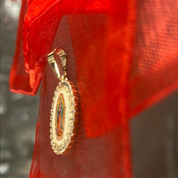 Gold Virgin Mary Pendant Necklace - Picture 2 of 4